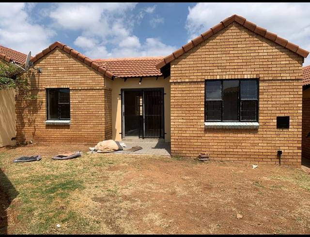 2 BEDROOM TOWNHOUSE FOR SALE IN HALFWAY GARDENS